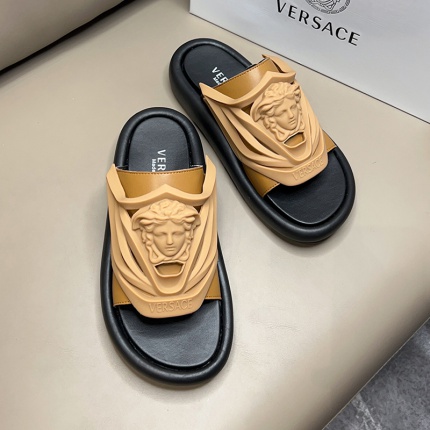 Versace Slippers For Men in 167958