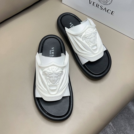 Versace Slippers For Men in 167959