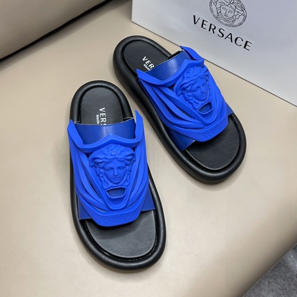 Versace Slippers For Men in 167960