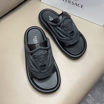 Versace Slippers For Men in 167962