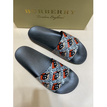 Burberry Slippers For Men in 167991