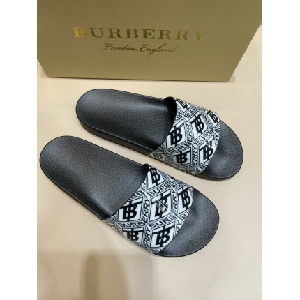 Burberry Slippers For Men in 167994