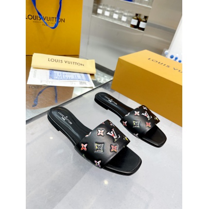 Louis Vuitton Slippers For Women in 168396