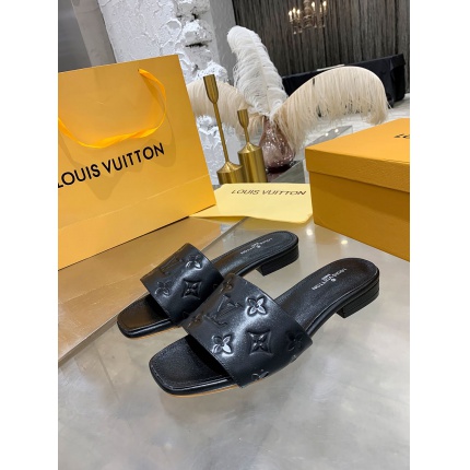 Louis Vuitton Slippers For Women in 168446