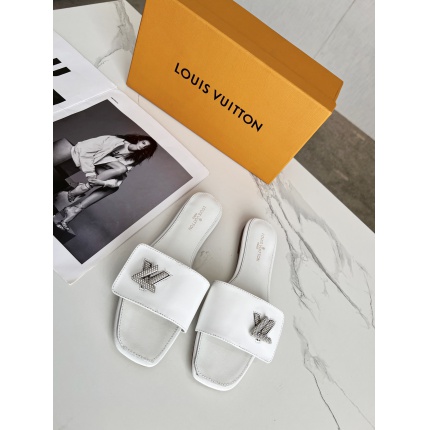Louis Vuitton Slippers For Women in 168492