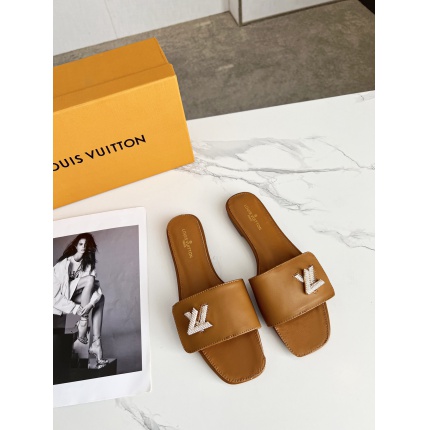 Louis Vuitton Slippers For Women in 168495