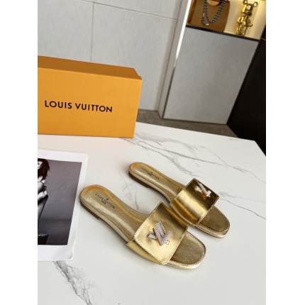 Louis Vuitton Slippers For Women in 168498