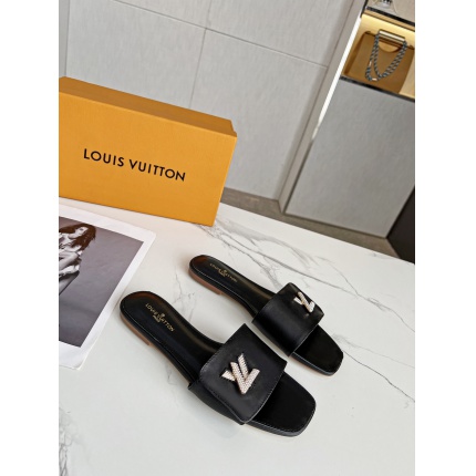Louis Vuitton Slippers For Women in 168499