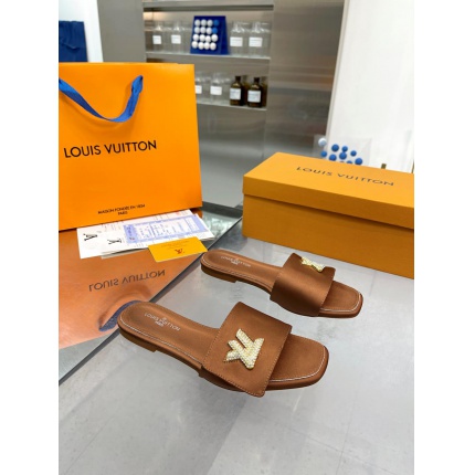 Louis Vuitton Slippers For Women in 168503