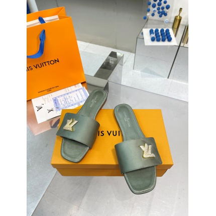 Louis Vuitton Slippers For Women in 168505
