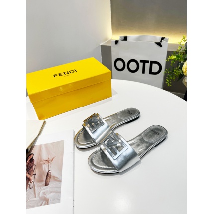 Fendi Slippers For Women in 168558