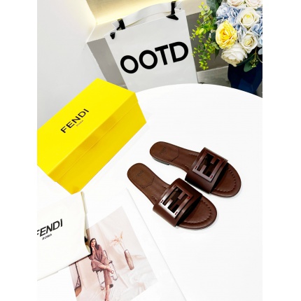 Fendi Slippers For Women in 168559