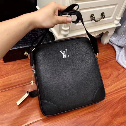 Louis Vuitton AAA+++ bags For Men in 168711