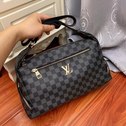 Louis Vuitton AAA+++ bags For Men in 168713