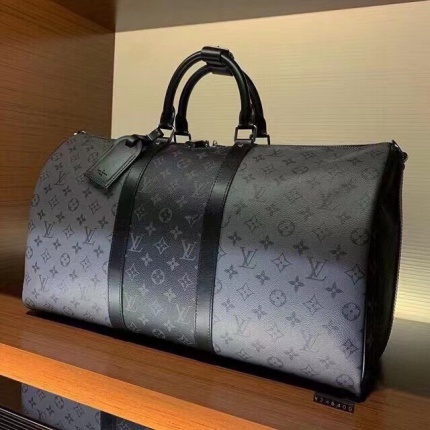 Louis Vuitton AAA+++ bags For Men in 168717