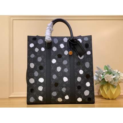 Louis Vuitton AAA+++ bags For Men in 169236