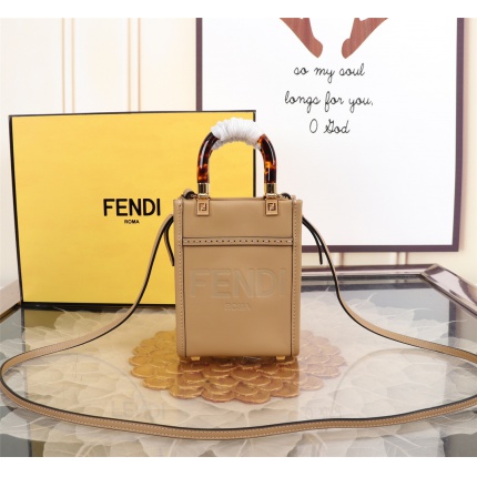 Fendi AAA+++ Handbags in 169461