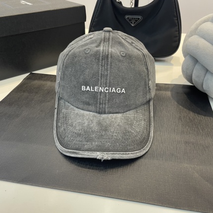 Balenciage Hats in 170153