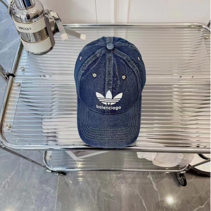 Balenciage Hats in 170162