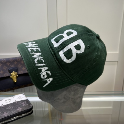 Balenciage Hats in 170173