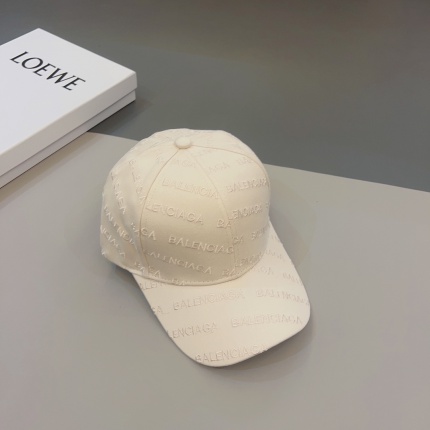 Balenciage Hats in 170196