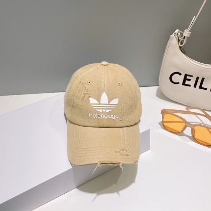 Balenciage Hats in 170200
