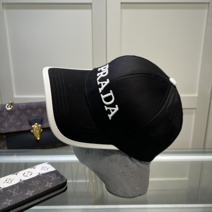 prada Hats in 170209