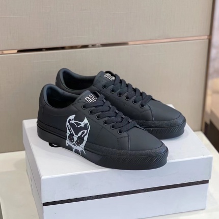Givenchy shoes for Men in 170547