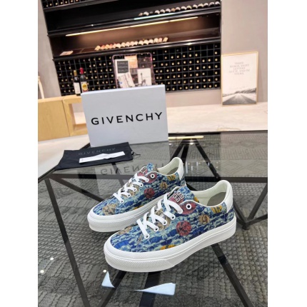 Givenchy shoes for Men in 170554