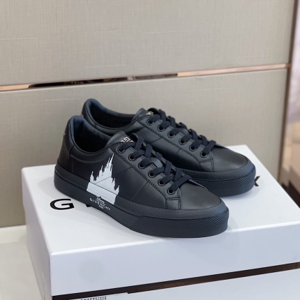 Givenchy shoes for Men in 170556