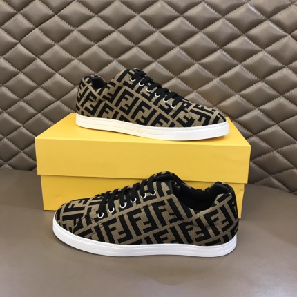 Fendi Sneakers For Men in 170577