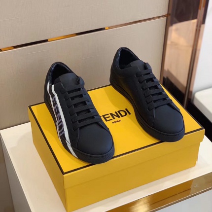 Fendi Sneakers For Men in 170592