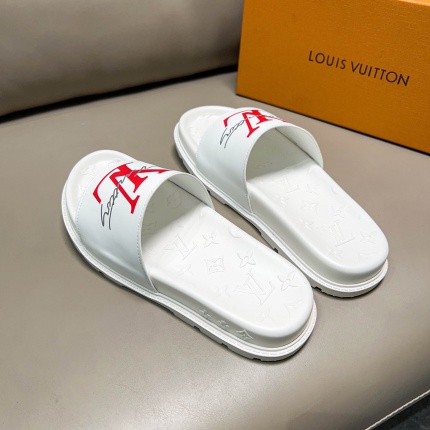 Louis Vuitton Slippers For Men in 170668