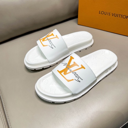 Louis Vuitton Slippers For Men in 170672