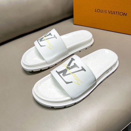 Louis Vuitton Slippers For Men in 170673