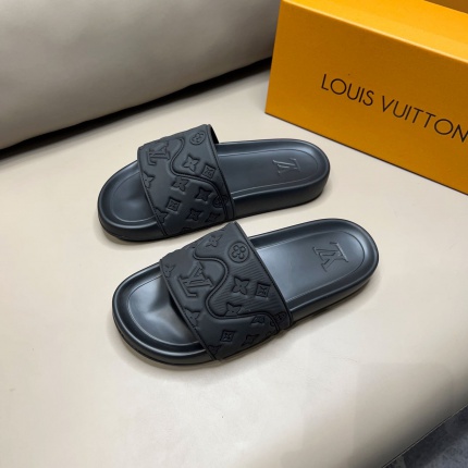 Louis Vuitton Slippers For Men in 170681