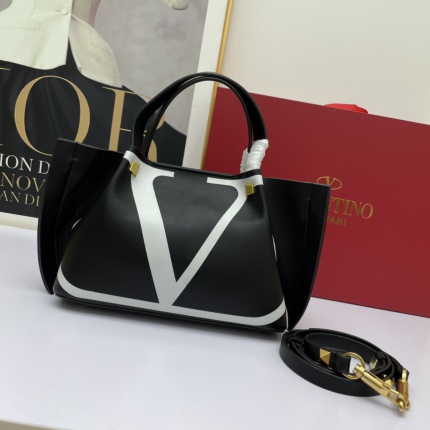 Valentino AAA quality Handbags in 173093