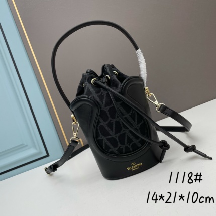 Valentino AAA quality Handbags in 173118