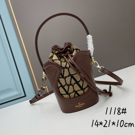 Valentino AAA quality Handbags in 173120