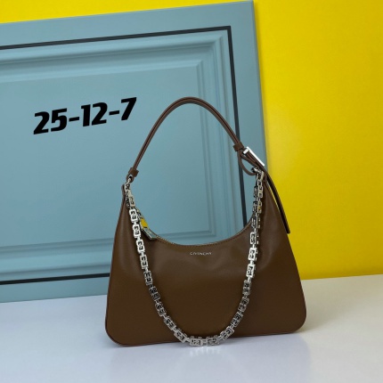 Givenchy AAA Quality  Bags in 173135