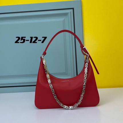 Givenchy AAA Quality  Bags in 173137