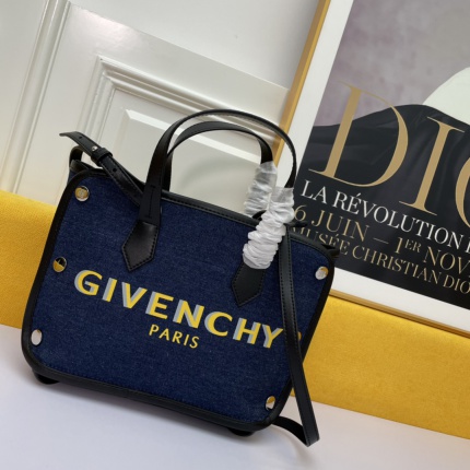 Givenchy AAA Quality  Bags in 173142
