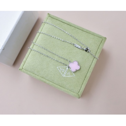 Van Cleef & Arpels Necklace in 173196