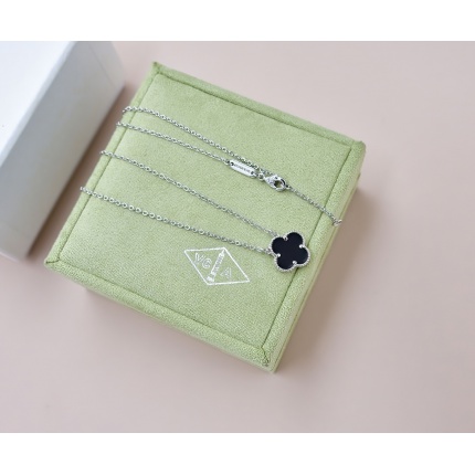 Van Cleef & Arpels Necklace in 173198