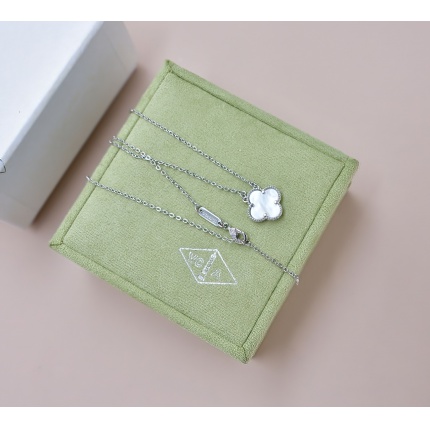 Van Cleef & Arpels Necklace in 173200