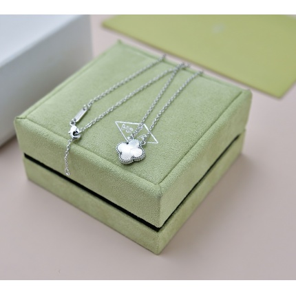 Van Cleef & Arpels Necklace in 173203