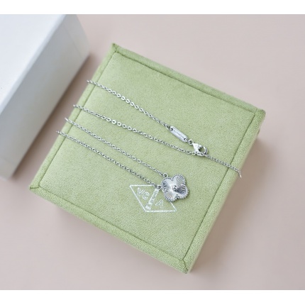 Van Cleef & Arpels Necklace in 173205