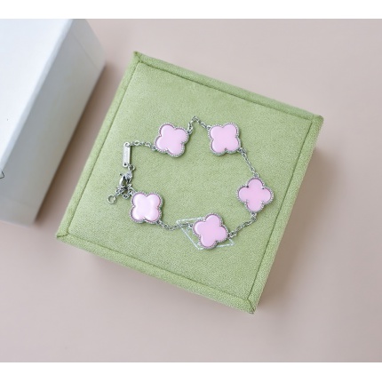 Van Cleef & Arpels Bracelets in 173209