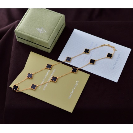 Van Cleef & Arpels Necklace in 173561