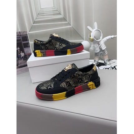 Versace Sneakers For Men in 173963